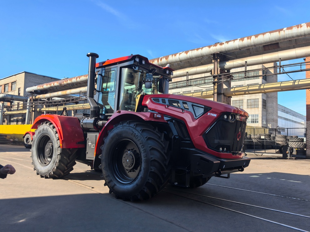 كيف يُغيّر الابتكار التكنولوجي في محاور القيادة معايير أداء الجرارات المفصلية الحديثة.jpg